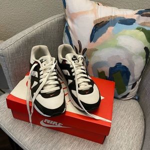 Nike Air Max Command Flex